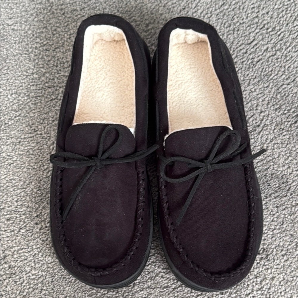 Roundtree & Yorke Black Fleece Lined, Textured Sole Slip-On Loafers/Slippers. L